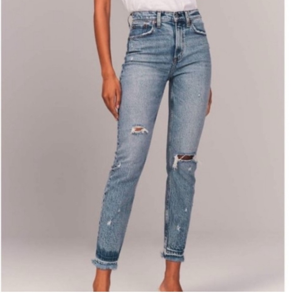 Abercrombie & Fitch Mom High Rise Vintage‎ Stone Washed Distressed Jeans- 27T